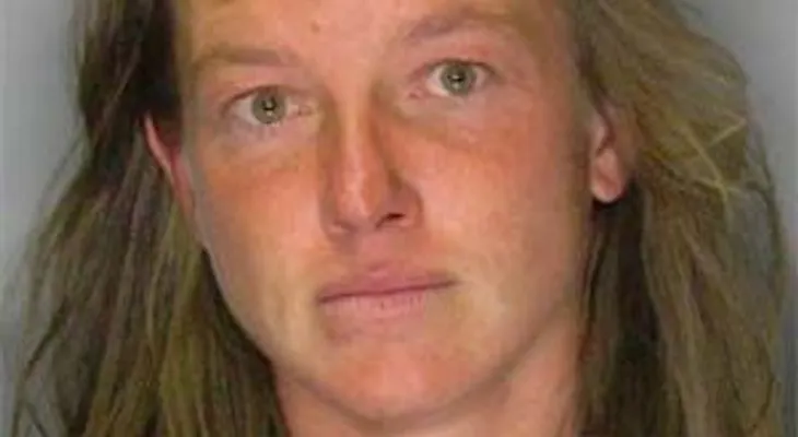 Un policía de California agrede una mujer
