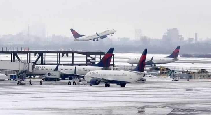 Aeropuerto JFK reanuda operaciones tras pequeño incidente por el hielo