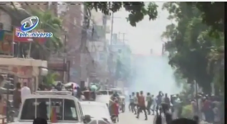 Cañeros haitianos en proceso regulación se enfrentan con policías (Video) 
