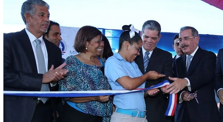 Presidente Medina inaugura 8 escuelas en la provincia Santo Domingo