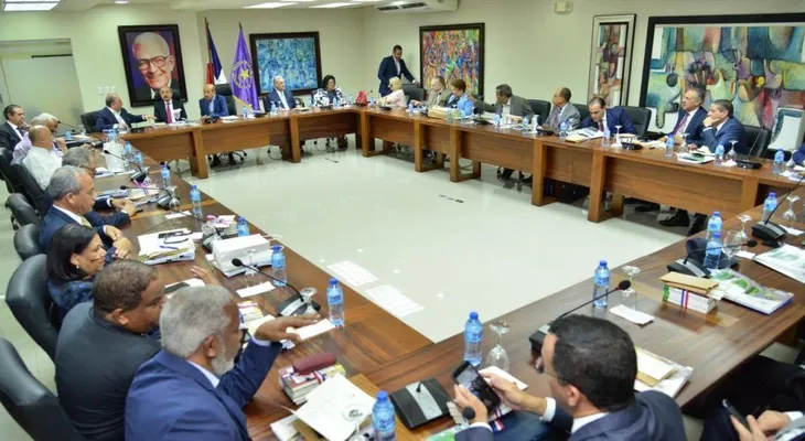 El comité político del PLD se reúne este lunes a días de las municipales
