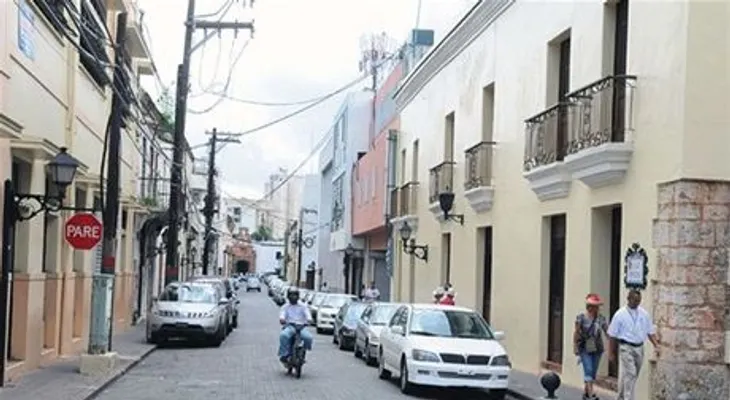ADN negocia con los dueños de parqueos en la Zona Colonial