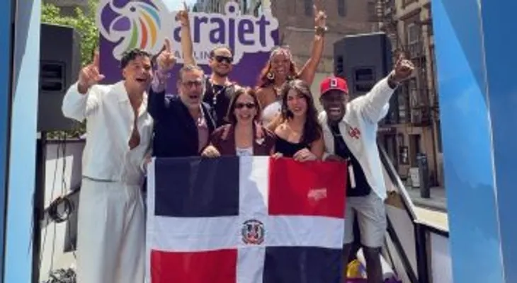 Arajet celebra 100 mil pasajeros entre NY y RD durante Parada Dominicana en Manhattan