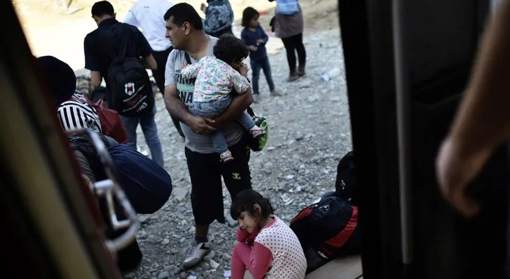 Más de 3.000 refugiados cruzan diariamente por Macedonia rumbo a la UE
