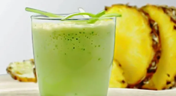 Cómo perder peso con este delicioso batido de apio y piña