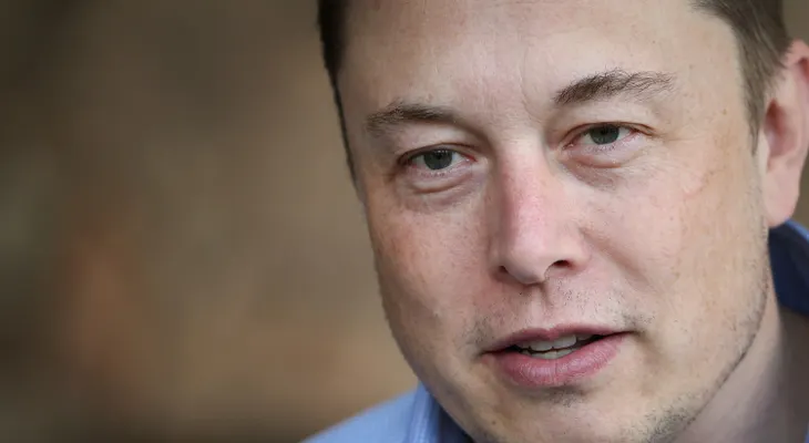 Los autos eléctricos sufrirán por el petróleo barato, vaticina Elon Musk, cofundador de Tesla