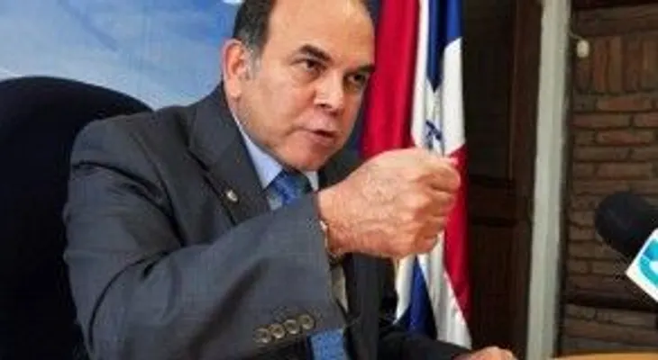 Candidato a la Alcaldía de la FNP firma compromiso por la transparencia
