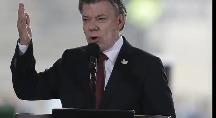 Santos dice 2016 será año difícil para economía