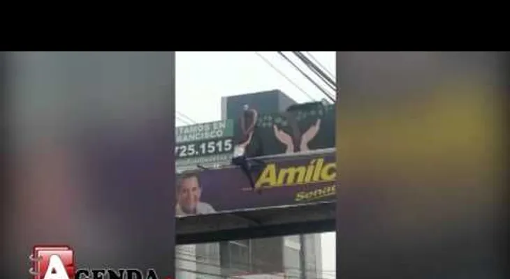 Graban cuando otra joven se lanza de puente (VIDEO)