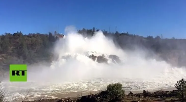 California, en estado de emergencia: Imágenes "apocalípticas" desde la presa de Oroville