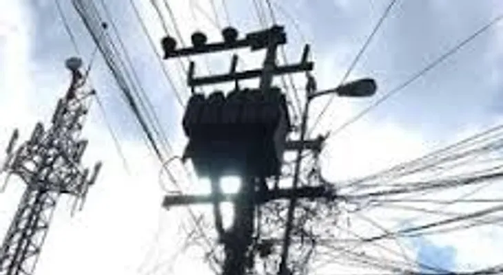 Hombre se electrocuta mientras reparaba avería eléctrica 