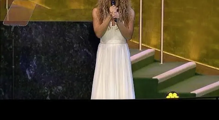 Shakira canta 'Imagine' ante la ONU y el papa
