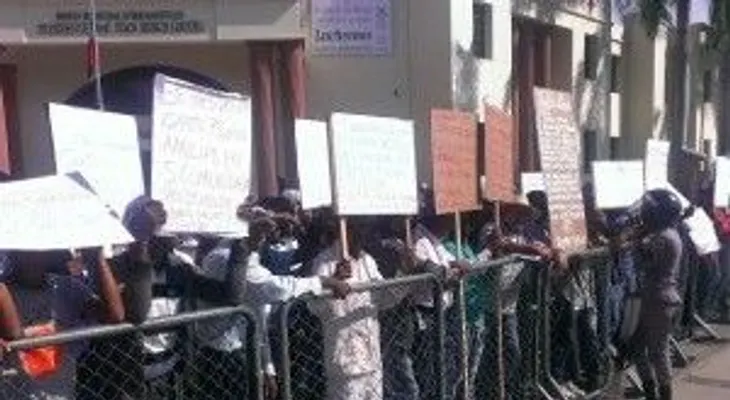 Productores del Bosque Seco protestan frente al PN