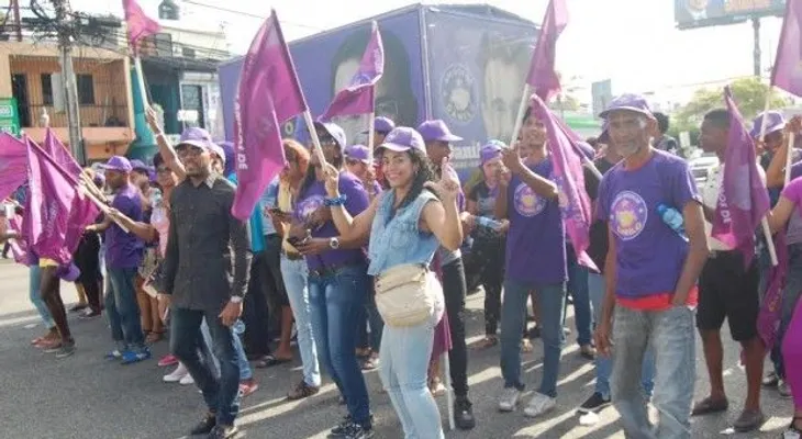Movimiento realiza bandereo en apoyo a Danilo Medina