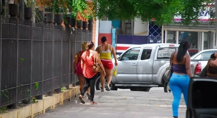 Prostitutas narran vejaciones sociales 
