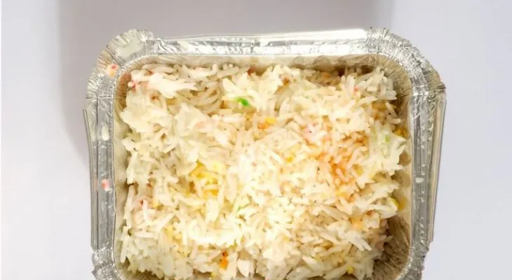 Una rica alternativa de arroz blanco al horno