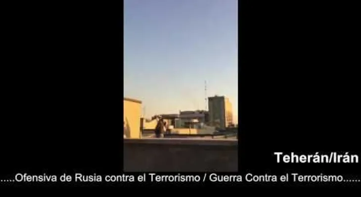 Irán derriba un dron tras entrar en el espacio aéreo de Teherán sin permiso (VIDEO)