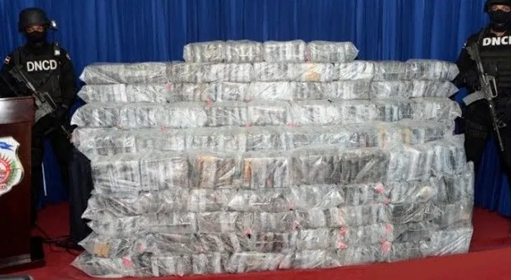 Decomisan 626 paquetes de droga en lancha rápida próximo a Isla Saona