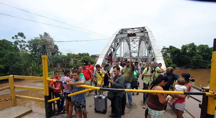 Venezuela habilita un corredor humanitario en la frontera