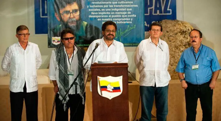 FARC pide definir plan contra paramilitares