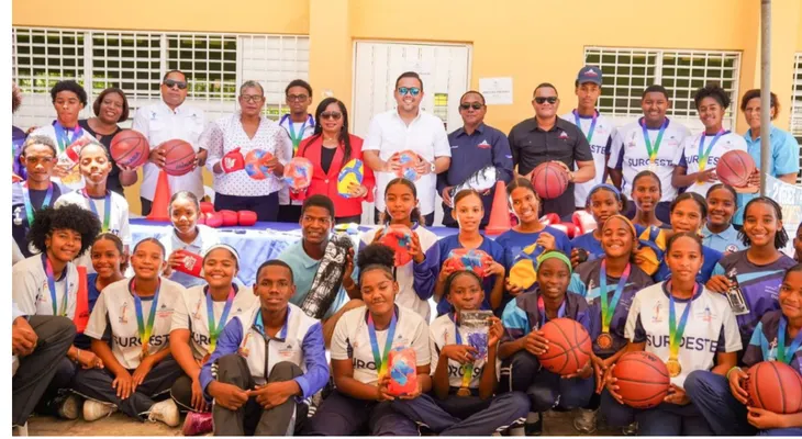 INEFI entrega utilería deportiva en escuelas fronterizas