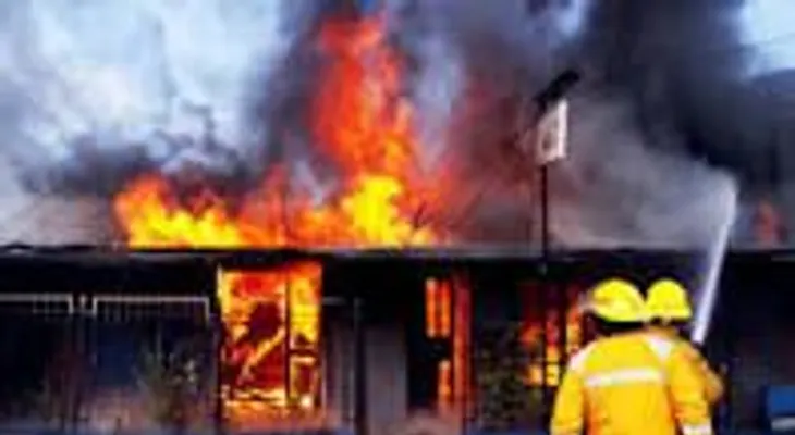 Almacenes Rodriguez y Payless Shoes reducidos a cenizas por incendio 
