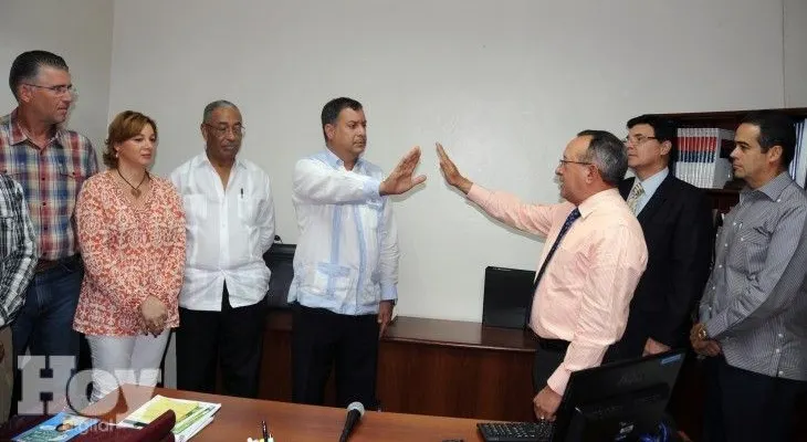 Juramentan nuevo director del Conaleche