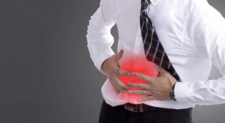 Un dolor en la zona abdominal superior es síntomas de úlceras