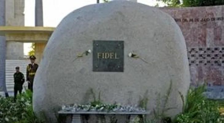 Unas 70.000 personas han visitado tumba de Fidel Castro a un mes del funeral