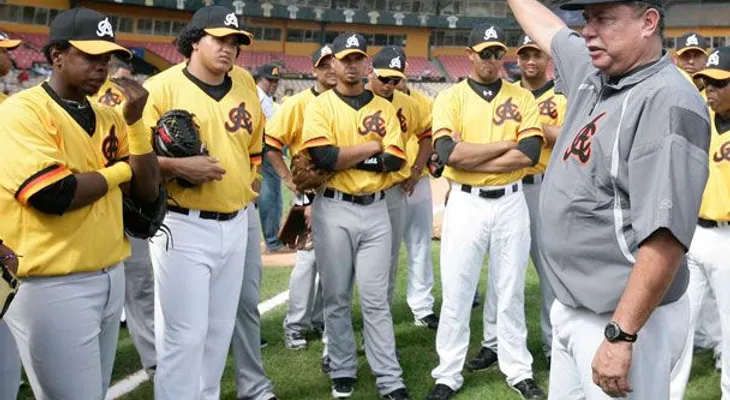 Aguilas vencen 6 por 3 a los Toros del Este; Fermín logra victoria 400