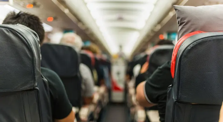 Los motivos por los que nunca deberías comer en los aviones y otros consejos prácticos