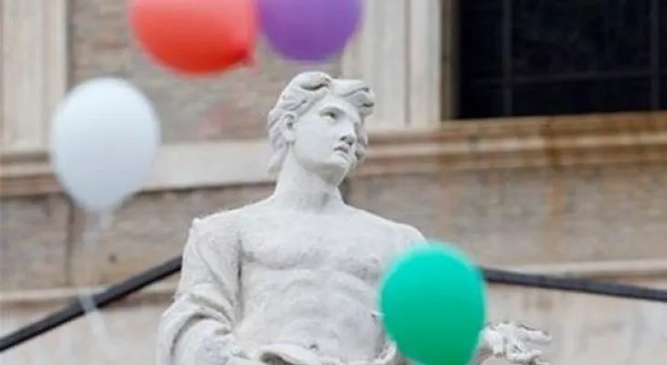 El papa Francisco cambia las palomas de paz por globos 