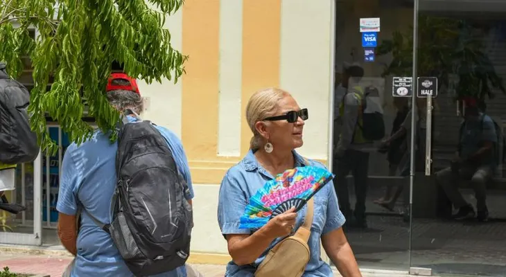 Indomet pronostica domingo caluroso con polvo del Sahara y aguaceros dispersos por vaguada