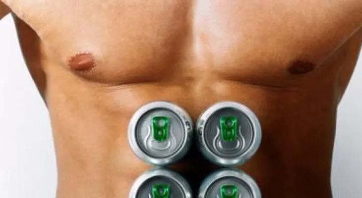 ¿Sabes por qué sale la barriga cervecera?