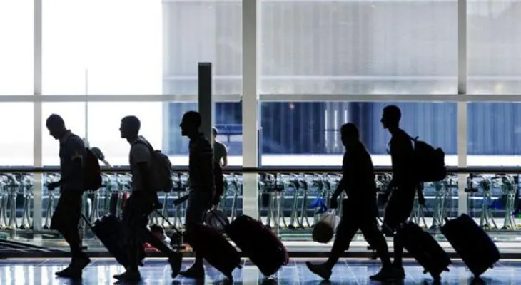 Casi 100.000 españoles emigraron en 2015, la mayor cifra desde la crisis