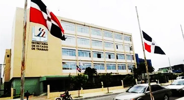 Ministerio de Trabajo aumenta 15 % salario mínimo para carpinteros