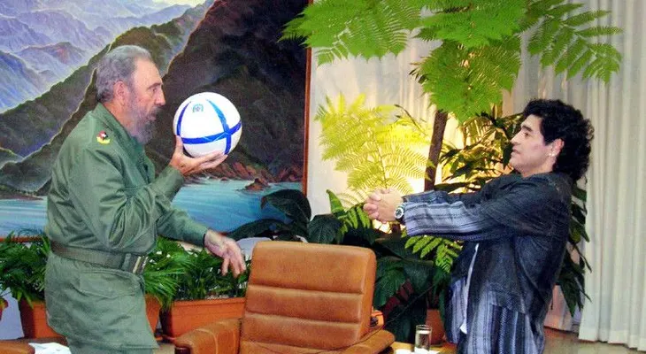 Maradona: "Fidel Castro fue como un segundo padre"