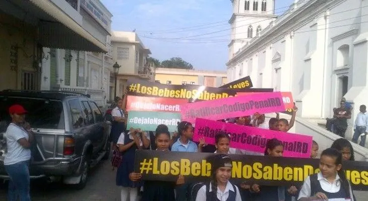 Iglesia marcha contra el aborto en Santiago