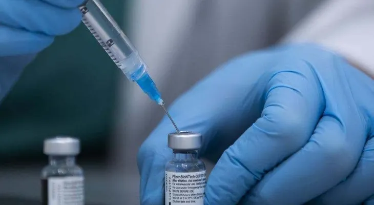 Una dosis de la vacuna de Pfizer reduce un 75% las infecciones asintomáticas