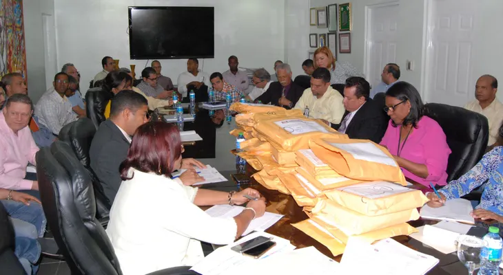 Plan Social agota primera licitaciones 2016, productos dona el gobierno a familias desposeídas
