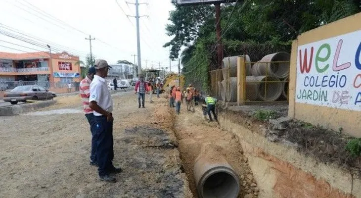 Inician trabajos paran corregir acumulación de agua la República de Colombia y V Centenario