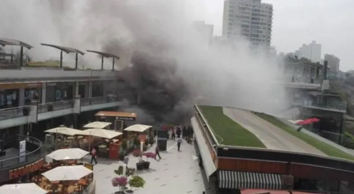Al menos cuatro muertos por un incendio en un centro comercial de Perú 