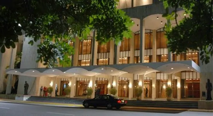 Cierran Teatro Nacional para reparación inmediata