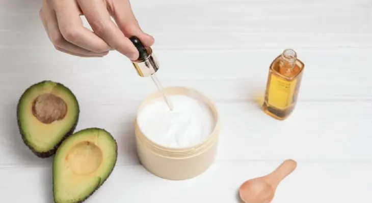 Impactante crema antiarrugas de aceite de coco y aguacate