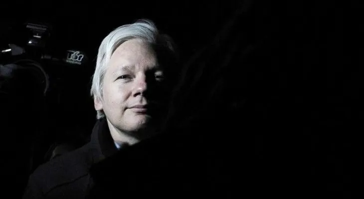 La Policía británica dice que detendrá a Assange si sale de la embajada
