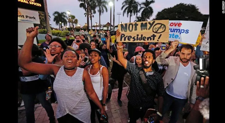 Marchas, bloqueos y hasta un tiroteo: Protestas contra Trump se extienden en EE.UU.