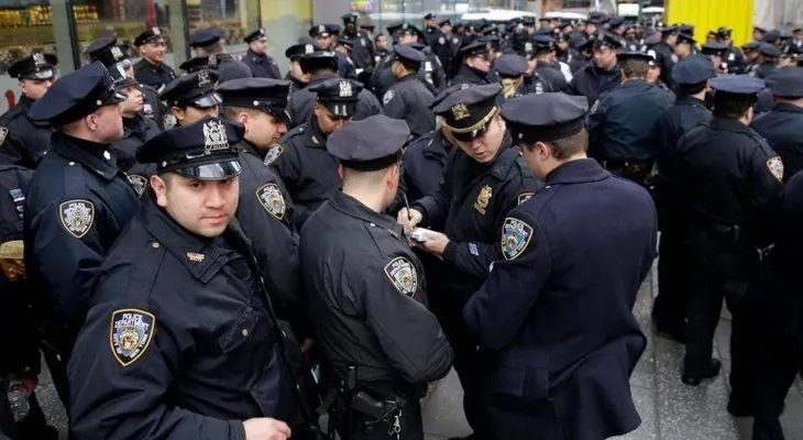 Nueva York aprueba reformas que retiran la inmunidad limitada a sus policías