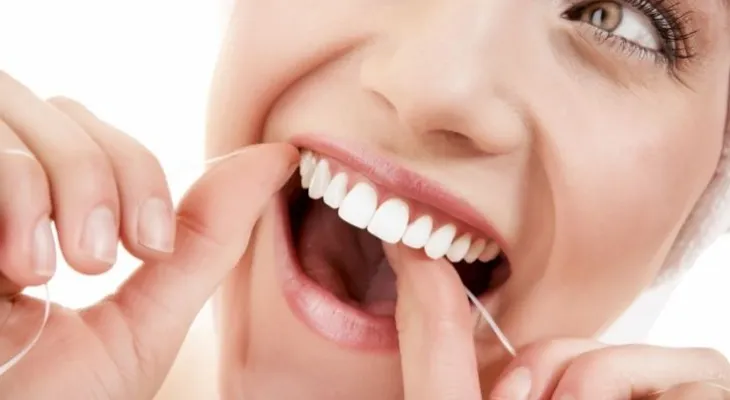 Malos hábitos que pueden dañar tus dientes ¡Descúbrelos! 