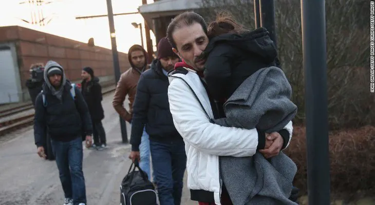 Dinamarca aprueba polémica ley para confiscar pertenencias de refugiados
