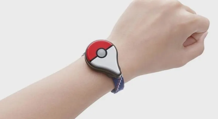 Largas colas en Japón el día del lanzamiento del dispositivo Pokémon GO Plus